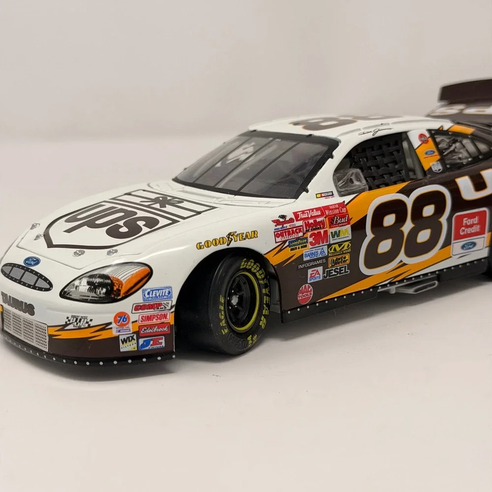 2003 Action Dale Jarrett #88 UPS Ford Taurus 1:24 Diecast Stock‎ Car Limited